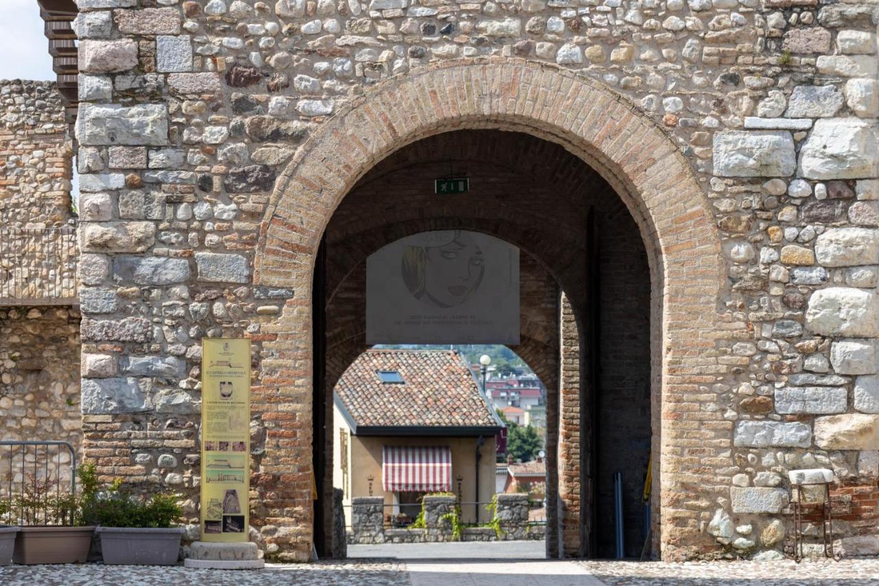 Ora Apartment Desenzano del Garda Esterno foto