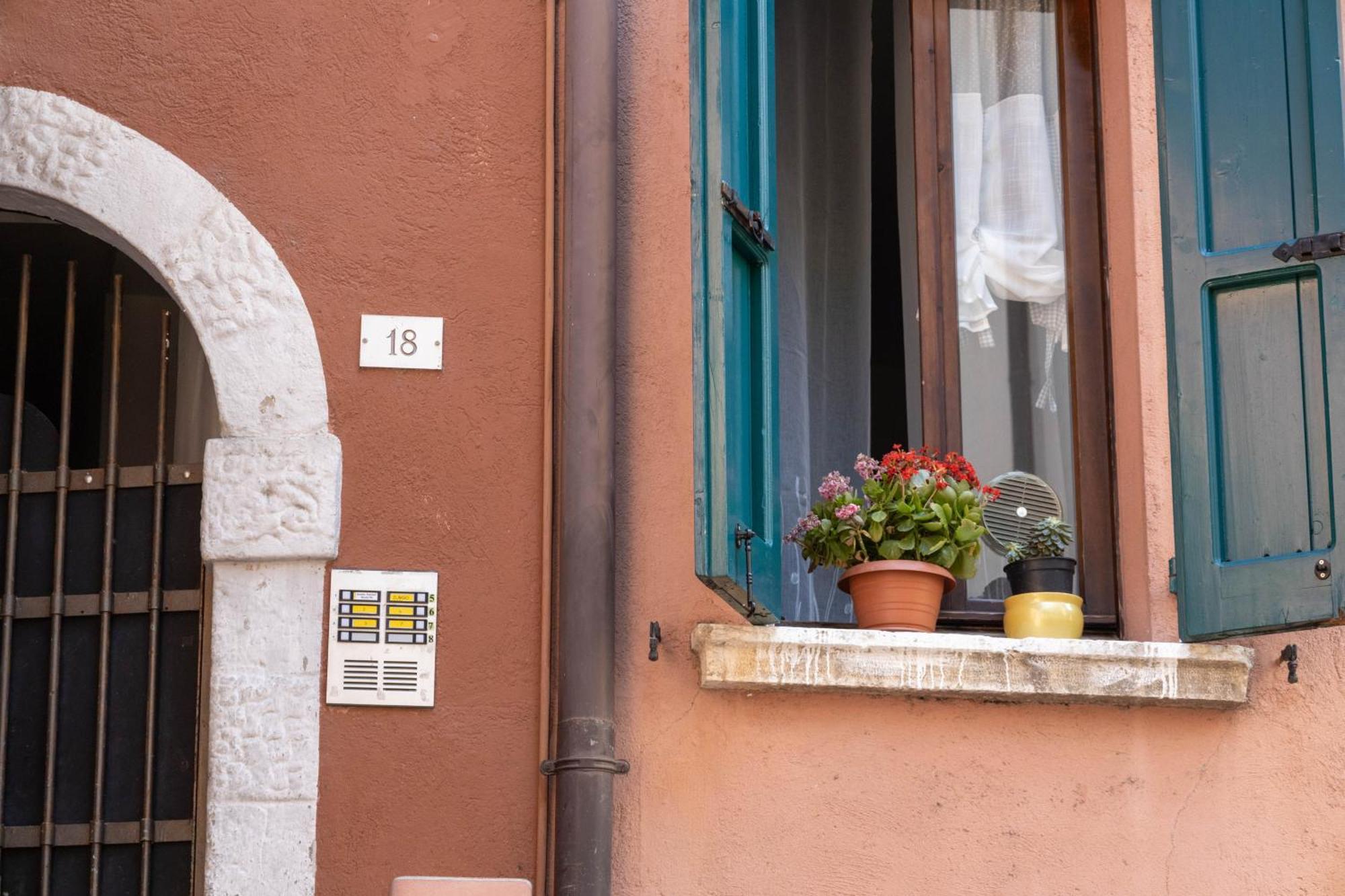 Ora Apartment Desenzano del Garda Esterno foto