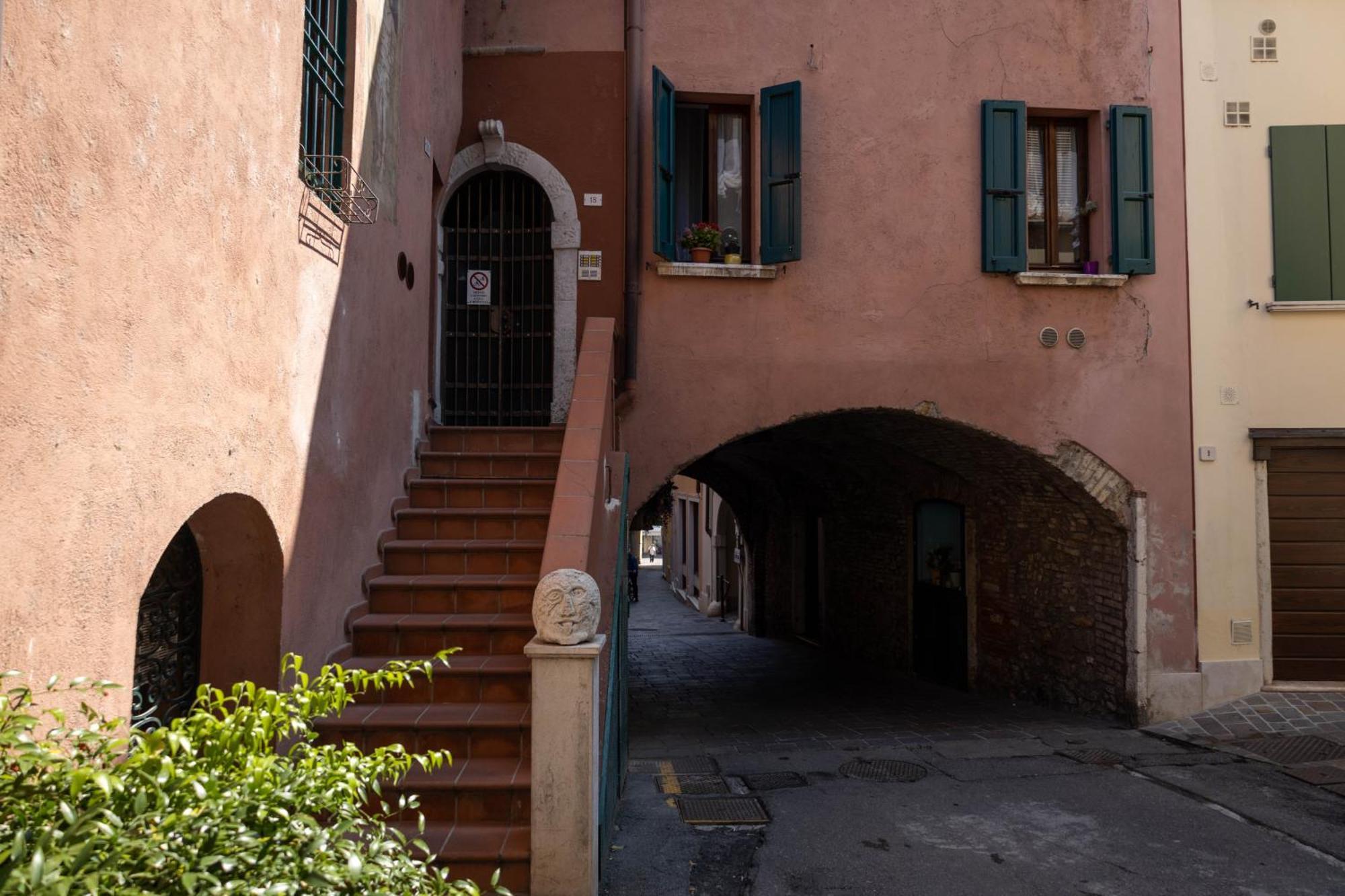 Ora Apartment Desenzano del Garda Esterno foto